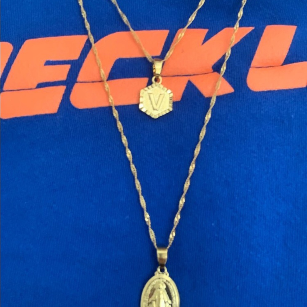 Brand new Virgin Mary 18k gold GF necklace - Picture 4 of 6